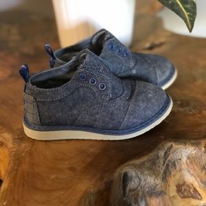 Toms toddler size 6 (T6)  in blue denim color.
